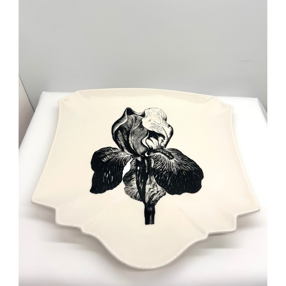 Creative Co-Op Iris Stoneware Plate Black White Botanical Floral DA2807 10x9